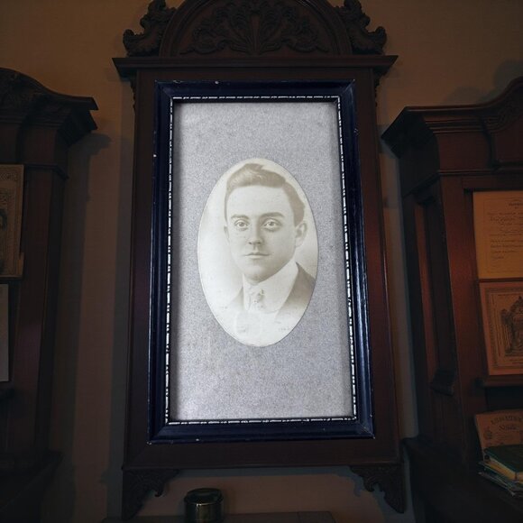 Instant Ancestor – Antique Oval Gentleman Portrait in Navy Frame - Picture 3 of 7